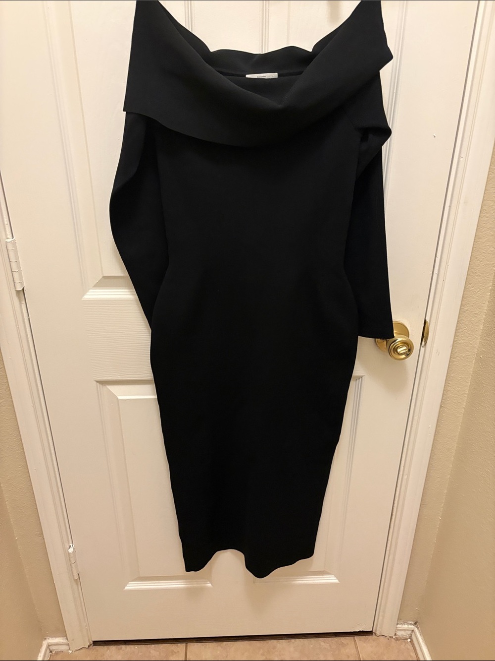 Aritzia Black Off-Shoulder Midi Dress Heavy dress A144
